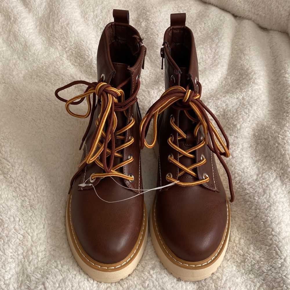 NWOT Madden Girl Kentt boot size 9M